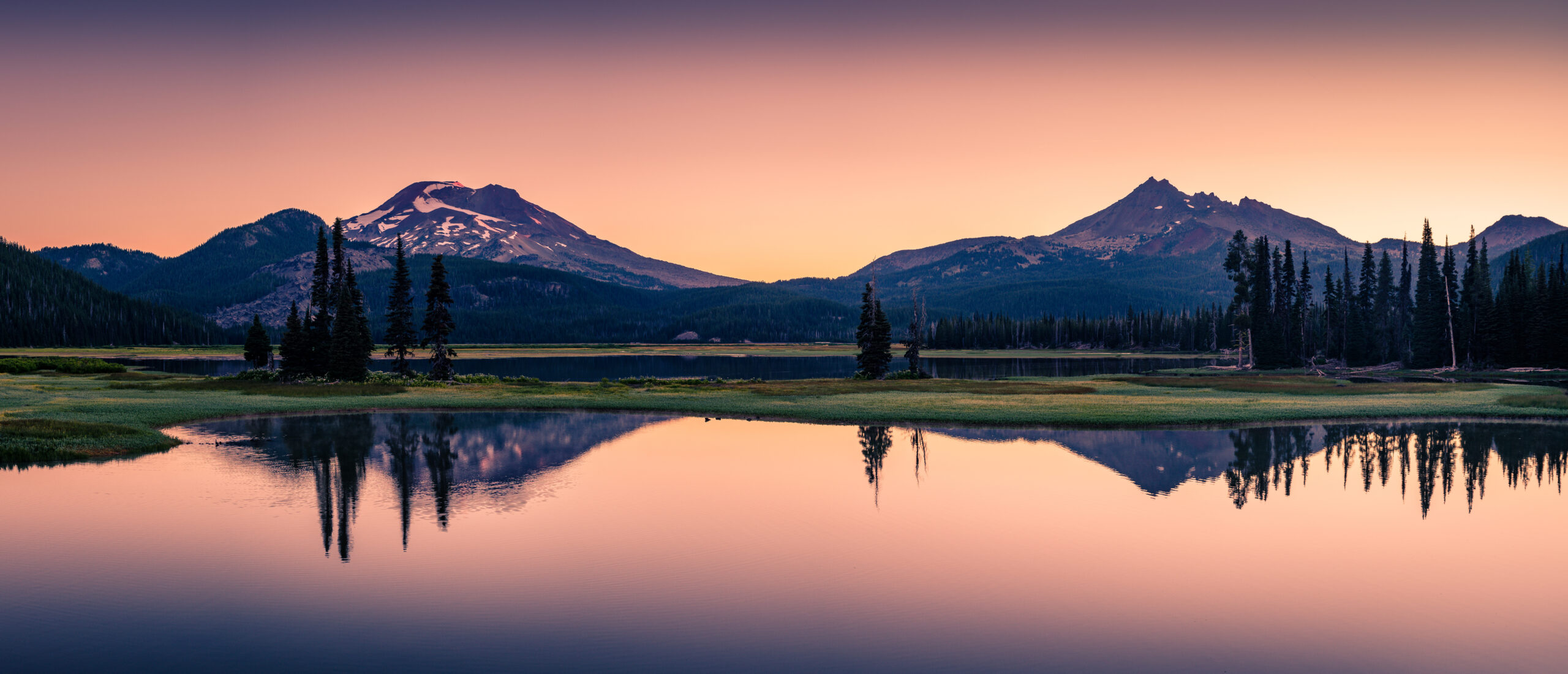 Sparks Lake in Central Oregon Cascade Lakes Highway, a popular o